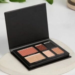 Doucce on the Go Palette Eyeshadow/Highlighter/Blush New Makeup Beauty